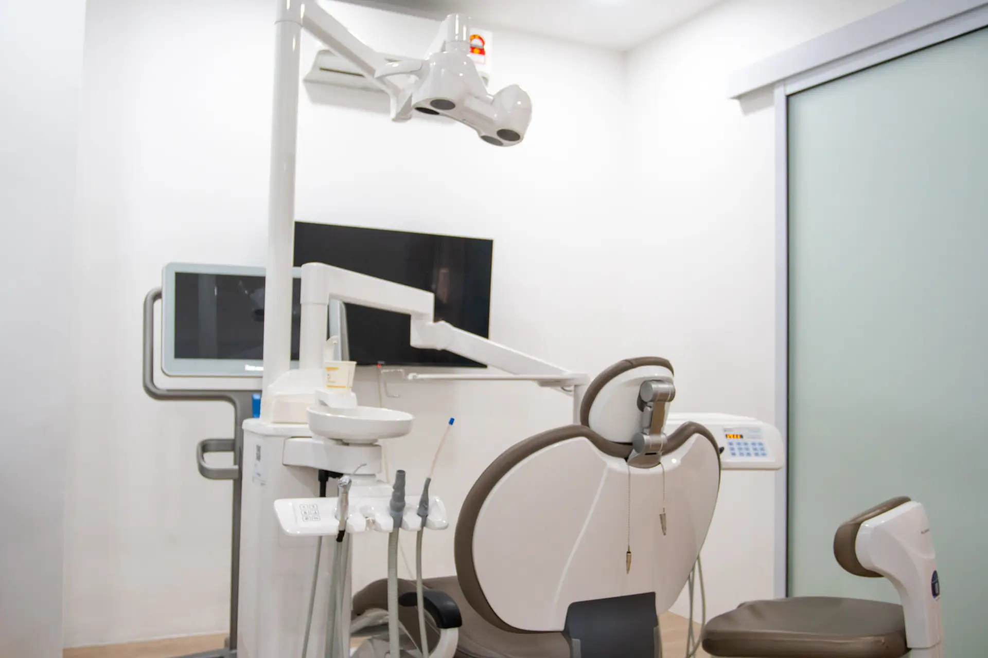 A clean, modern, professional surgical room chair in D Dentist's Third Mile branch in Kuching.
