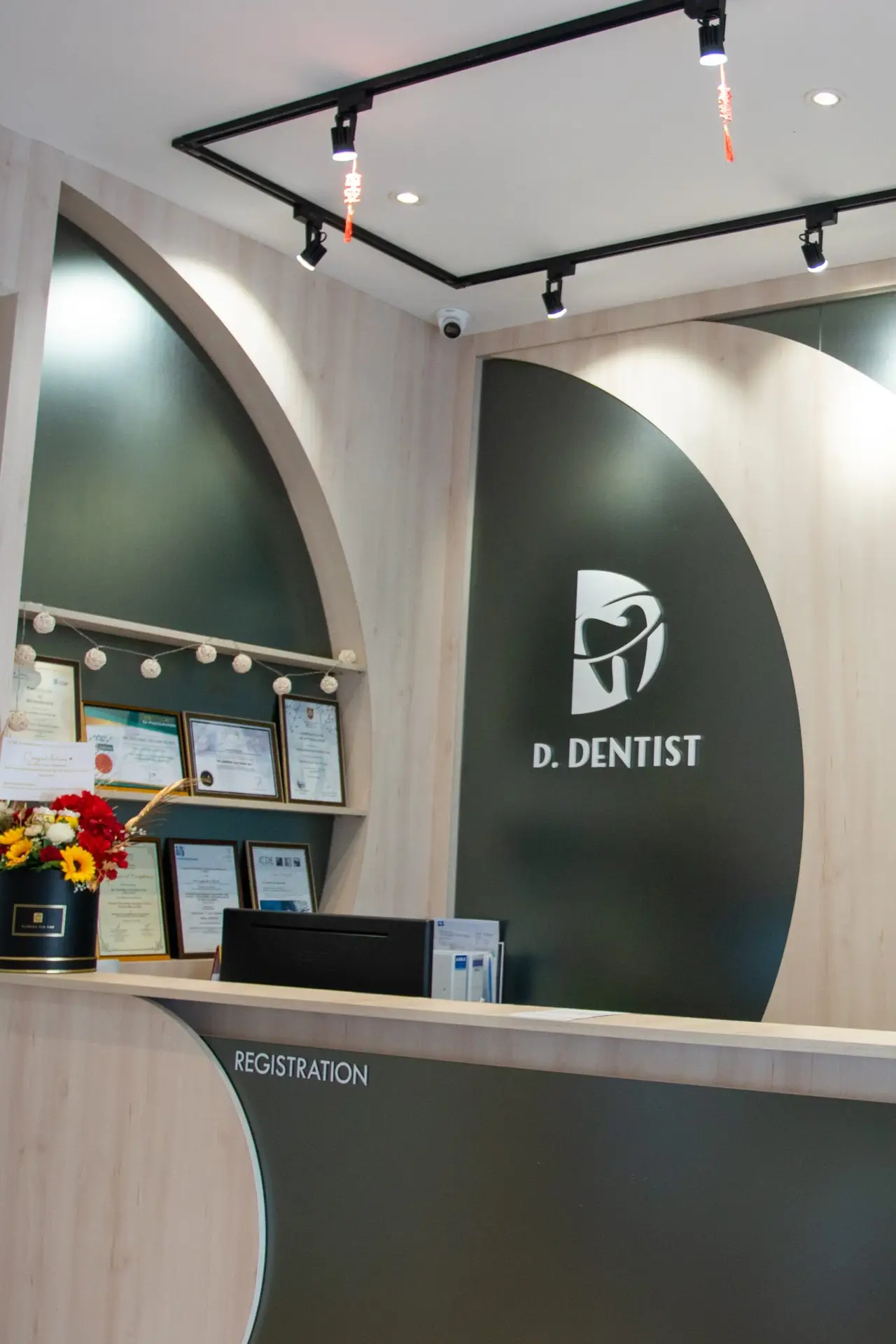 Reception desk at D. Dentist Clinic in Third Mile Branch